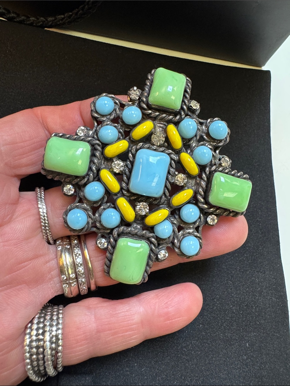 CHANEL Maison Gripoix Rare! Vintage 1996 Printemps brooch 🌼🌿